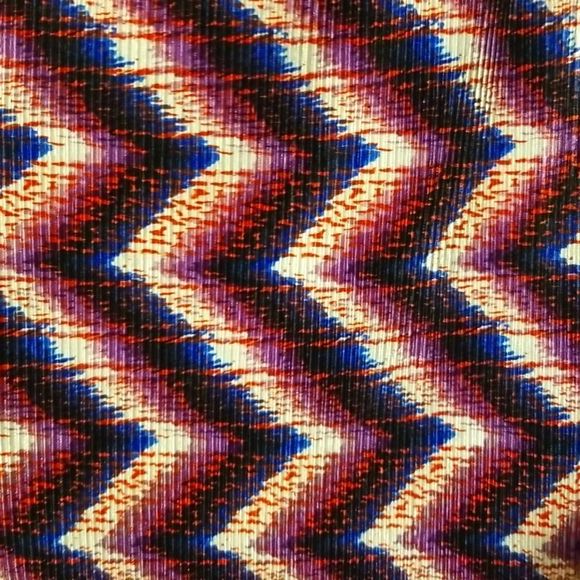 LULAROE pleated Jill skirt, chevron print with elastic waist band. Size XS - Picture 4 of 7